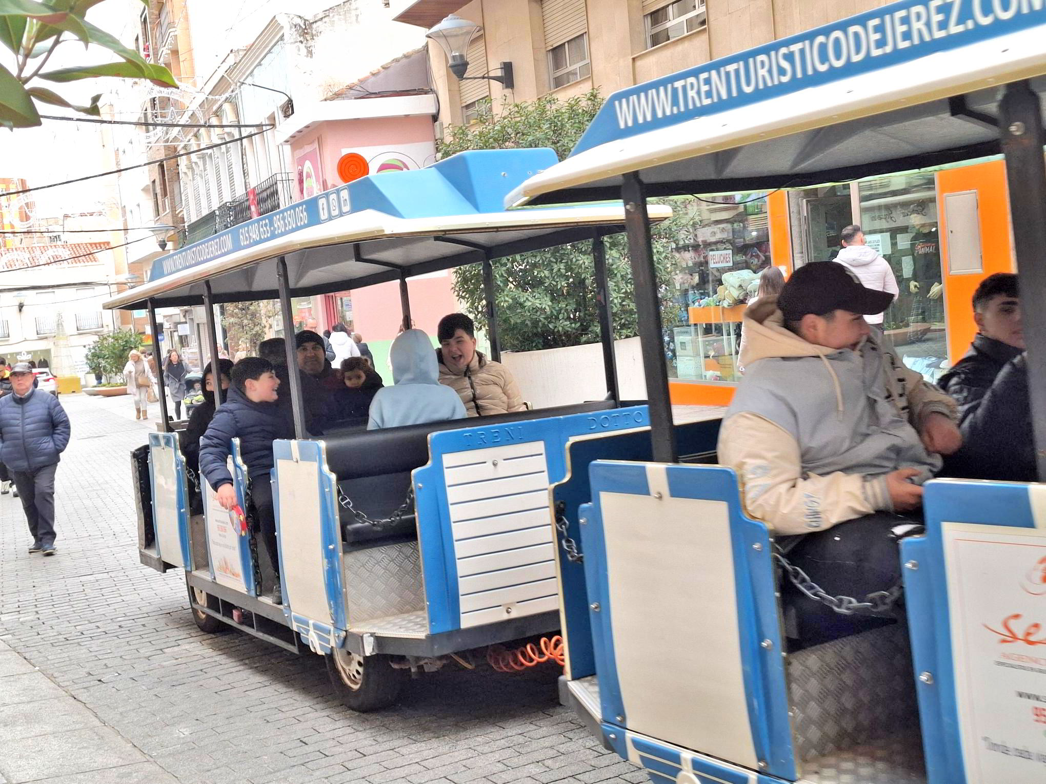 Finaliza la temporada navideña con el último viaje del tren turístico y la majestuosa recepción del cortejo de los Reyes Magos 4