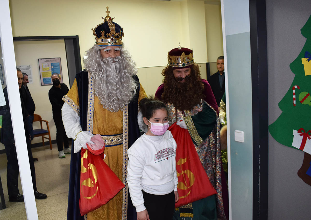 Los Reyes Magos Visitan el Hospital Santa Bárbara para Dar una Cálida Bienvenida a los Recién Nacidos Benjamín, Aitana y Manuel 3 Los Reyes Magos Visitan el Hospital Santa Bárbara para Dar una Cálida Bienvenida a los Recién Nacidos Benjamín, Aitana y Manuel 3