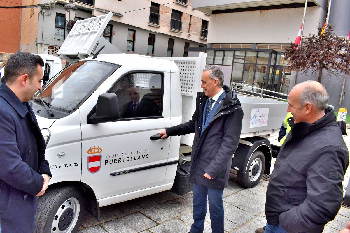 Modernización del Servicio Municipal de Obras: Incorporación de Tres Vehículos para Optimizar el Transporte de Personal y Materiales 2