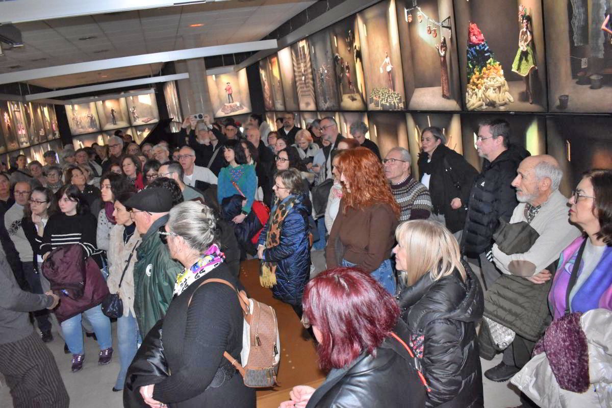 Eugenio Recuenco brilla en Puertollano: Más de 1200 aficionados acuden en un mes a su exposición fotográfica, convirtiendo la ciudad en epicentro artístico 2