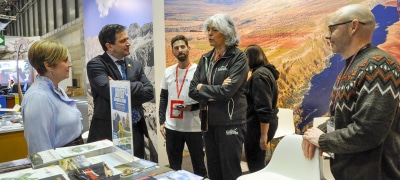 El Geoparque Volcanes de Calatrava de Ciudad Real Atrae Miradas en FITUR bajo la Supervisión del Presidente de la Diputación