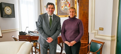 La Alcaldesa de Hinojosas Reconoce el Apoyo de la Diputación de Ciudad Real bajo el Liderazgo de Valverde