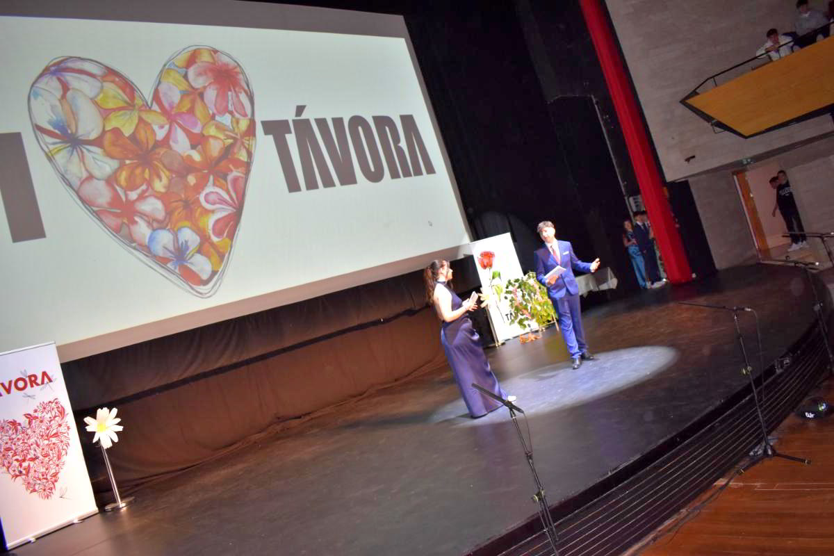 Estudiantes de 4º de ESO del IES Juan de Távora Celebran el Romántico Espíritu de San Valentín en su Gala Anual 4 Estudiantes de 4º de ESO del IES Juan de Távora Celebran el Romántico Espíritu de San Valentín en su Gala Anual 4