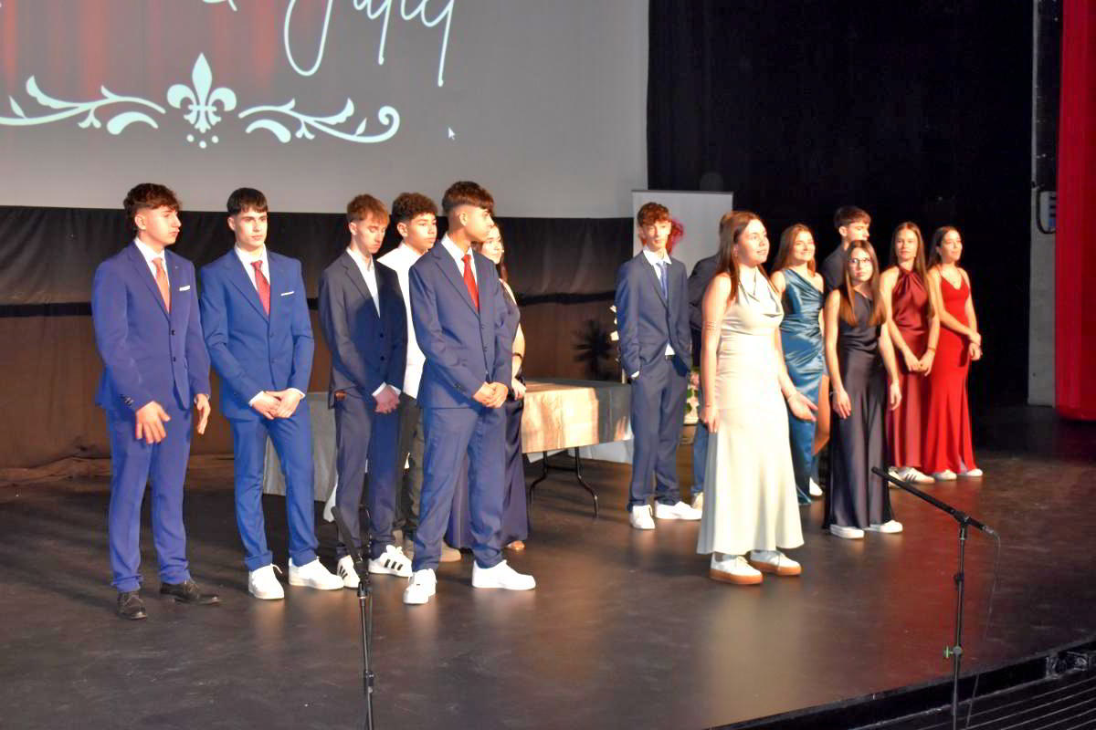 Estudiantes de 4º de ESO del IES Juan de Távora Celebran el Romántico Espíritu de San Valentín en su Gala Anual 1 Estudiantes de 4º de ESO del IES Juan de Távora Celebran el Romántico Espíritu de San Valentín en su Gala Anual 1