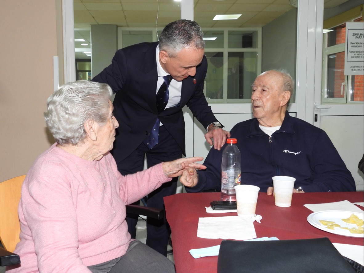 Celebración Centenaria: El Alcalde y Concejalía Honran a Francisca Rodríguez en su 100º Cumpleaños 3 Celebración Centenaria: El Alcalde y Concejalía Honran a Francisca Rodríguez en su 100º Cumpleaños 3