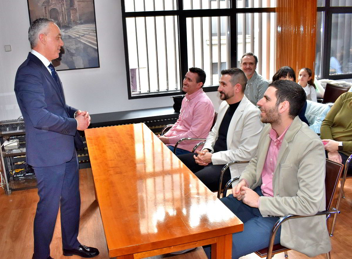 Incorporación de Quince Nuevos Funcionarios al Equipo Municipal 2 Incorporación de Quince Nuevos Funcionarios al Equipo Municipal 2