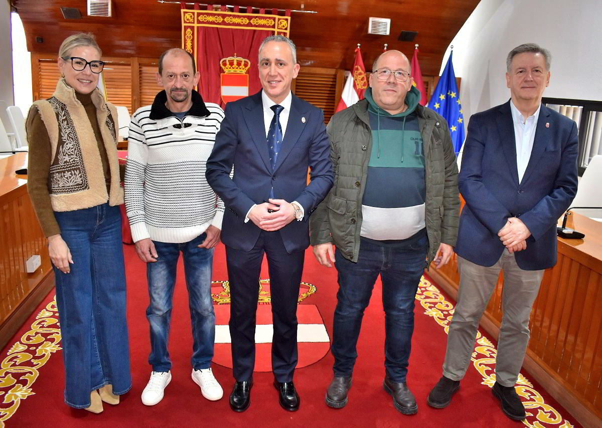 Incorporación de Quince Nuevos Funcionarios al Equipo Municipal 4 Incorporación de Quince Nuevos Funcionarios al Equipo Municipal 4