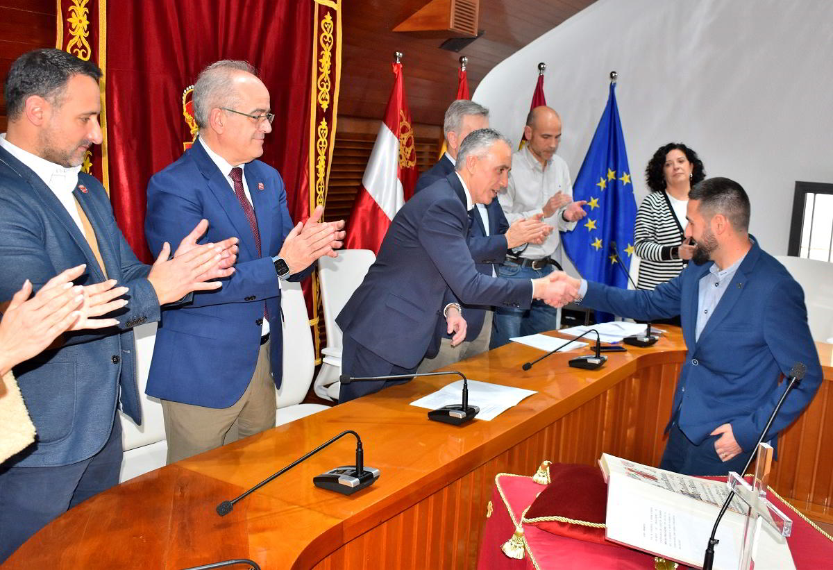 Incorporación de Quince Nuevos Funcionarios al Equipo Municipal 5 Incorporación de Quince Nuevos Funcionarios al Equipo Municipal 5