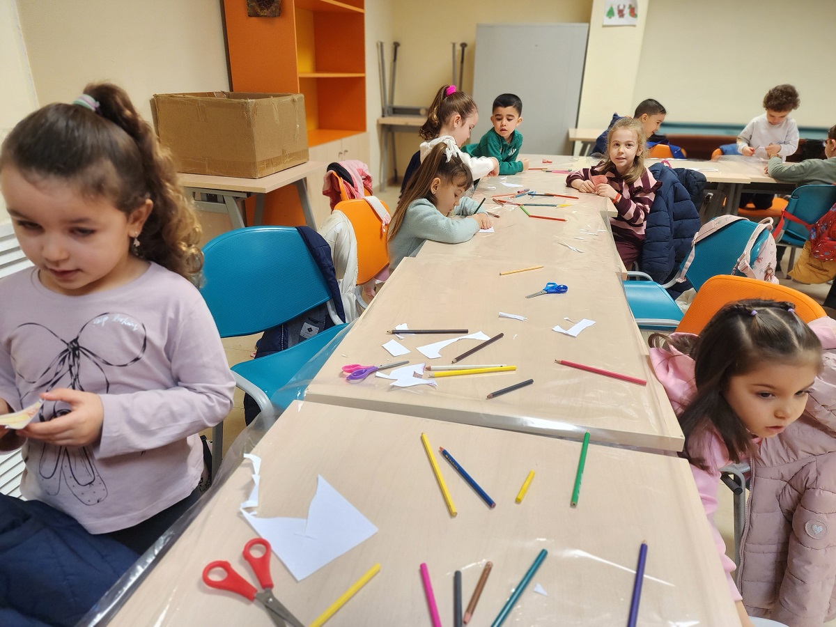 Pequeños de Puertollano viven su propia aventura en el país de las maravillas durante los talleres de carnaval 2