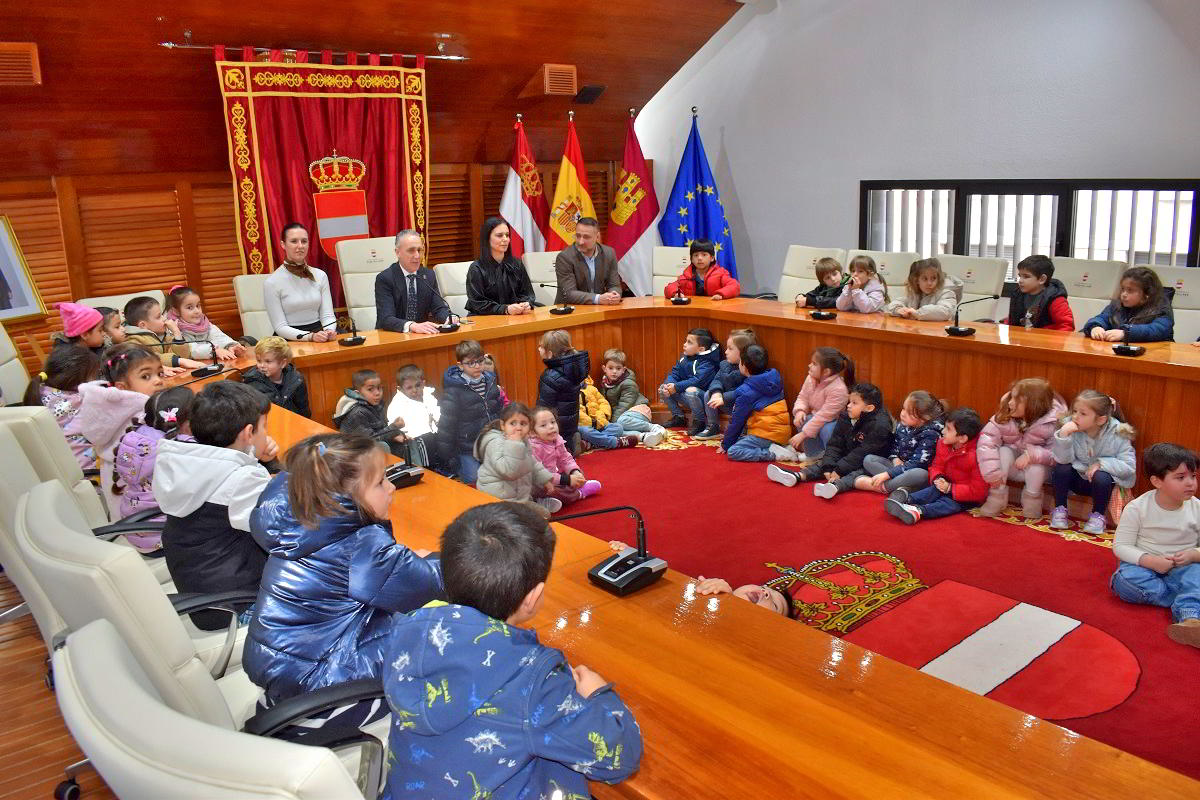 Estudiantes del Colegio Ramón Cajal Presentan Ideas Innovadoras para la Mejora Urbana en su Encuentro con el Ayuntamiento 1
