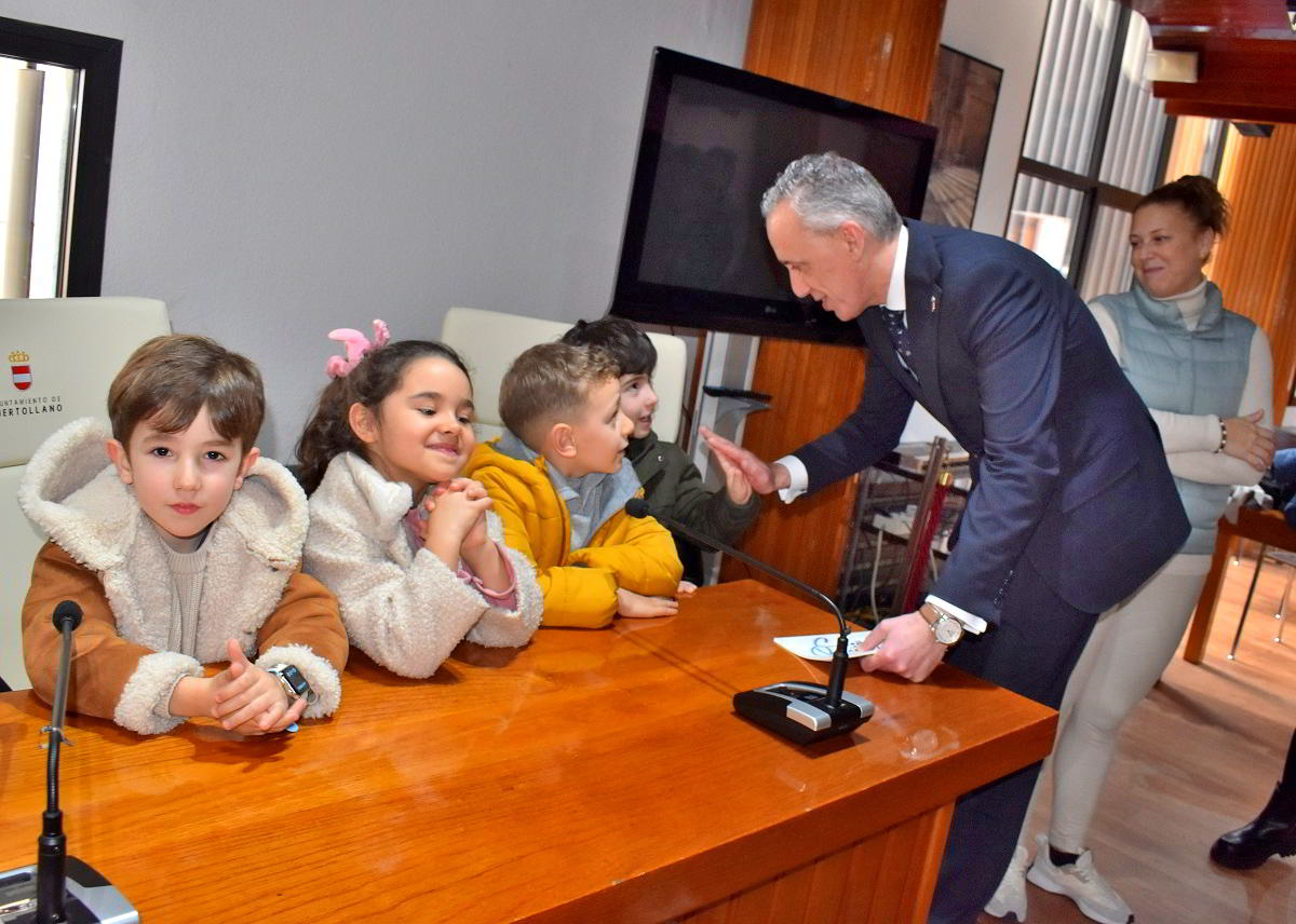 Estudiantes del Colegio Ramón Cajal Presentan Ideas Innovadoras para la Mejora Urbana en su Encuentro con el Ayuntamiento 2