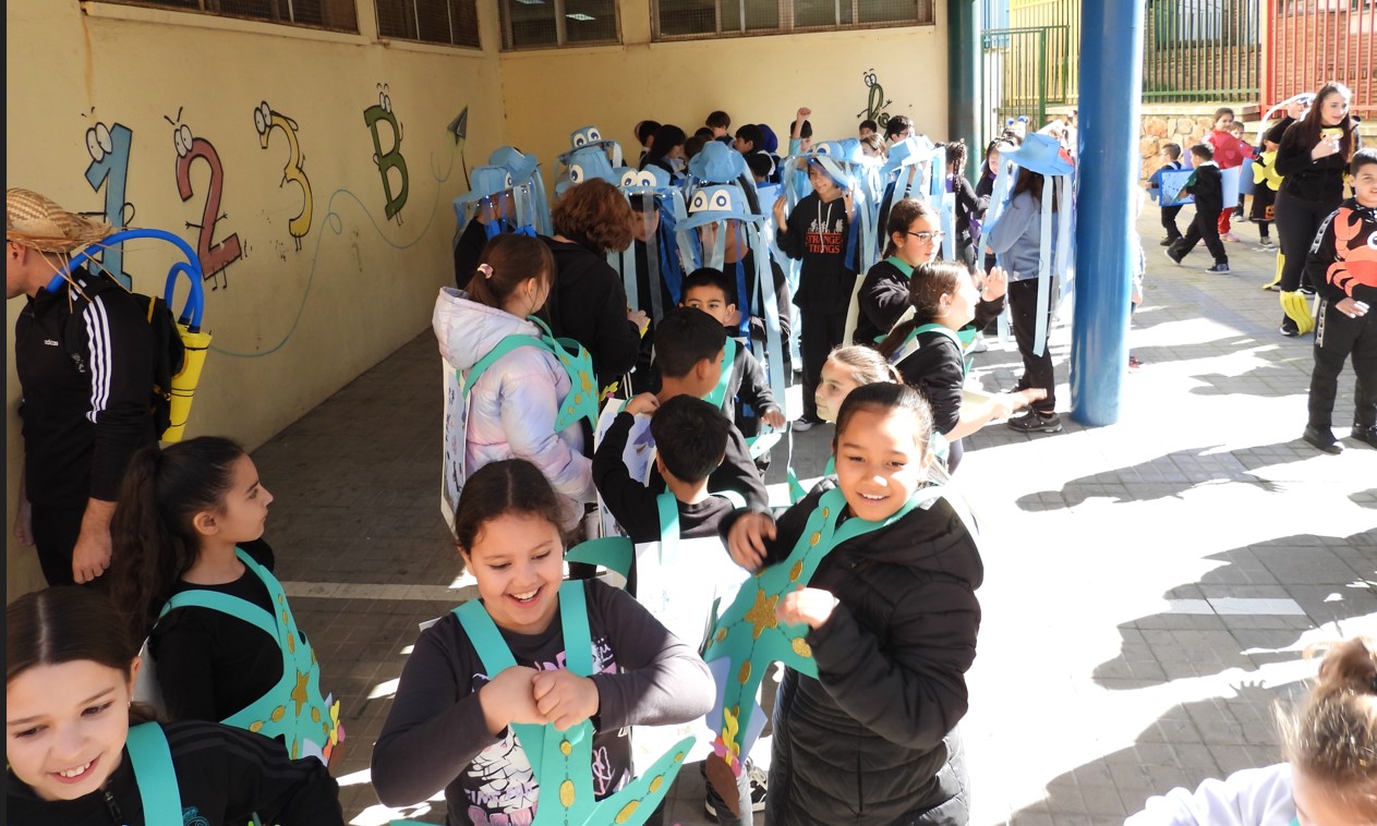Celebración del Carnaval Marino en el Colegio Público Giner de los Ríos con la Activa Participación de Profesores y sus 118 Estudiantes 3 Celebración del Carnaval Marino en el Colegio Público Giner de los Ríos con la Activa Participación de Profesores y sus 118 Estudiantes 3