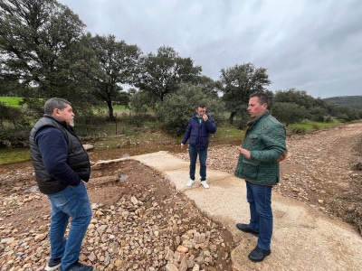 Carlos Villajos Evalúa los Daños Causados por las Borrascas en Horcajo de los Montes Durante su Visita