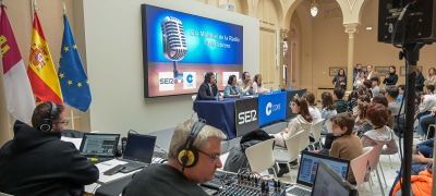 El Presidente de la Diputación Fomenta el Pensamiento Crítico en Alumnos del Maestre de Calatrava y del Ferroviario
