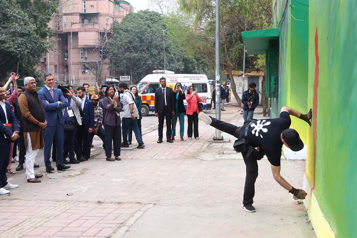 Los artistas del mural hispano-indio en el Lodhi Art District
