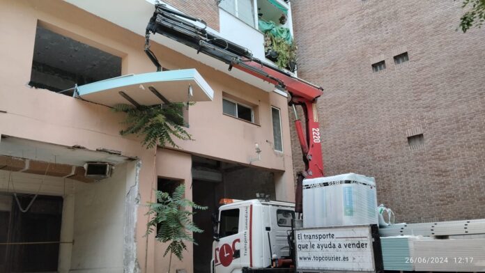 Top Courier refuerza su servicio de camión grúa en Madrid como solución segura para operaciones logísticas especializadas