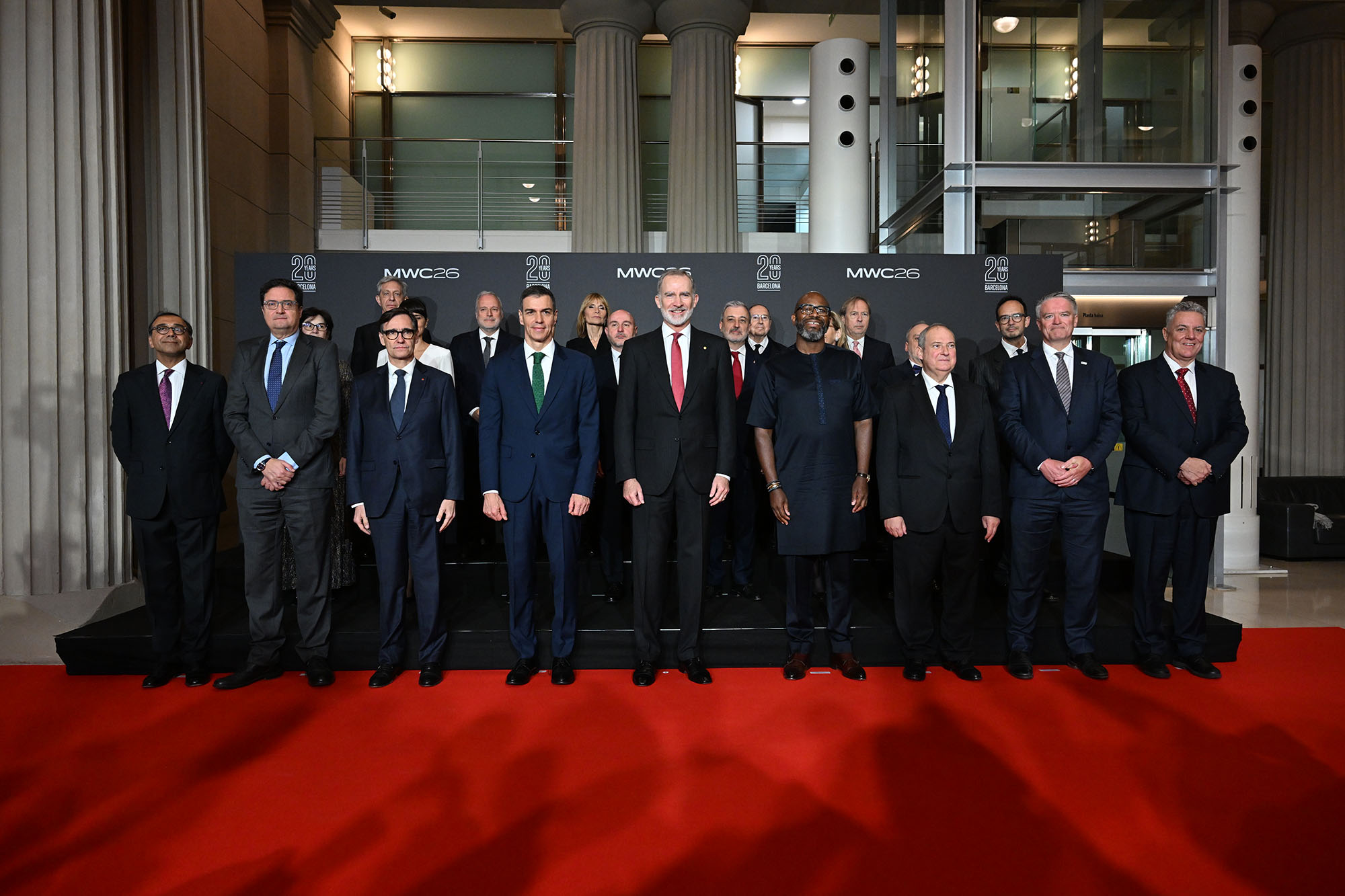 Foto de familia de la cena inaugural del Mobile World Congress 2026