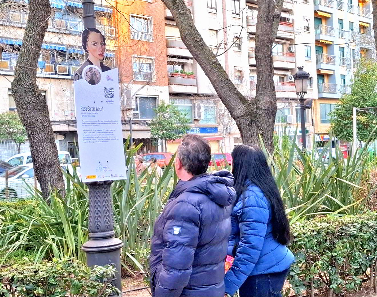 Iluminando Talentos Ocultos: La Exposición 'Mujeres con Luz Propia' Resalta a Compositoras Clave en la Música Urbana 2