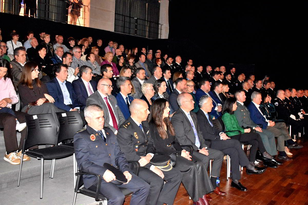 Homenaje y Condecoración a la Dedicación: Policía Local Celebra la Excelencia y Compromiso de sus Agentes y Oficiales 1