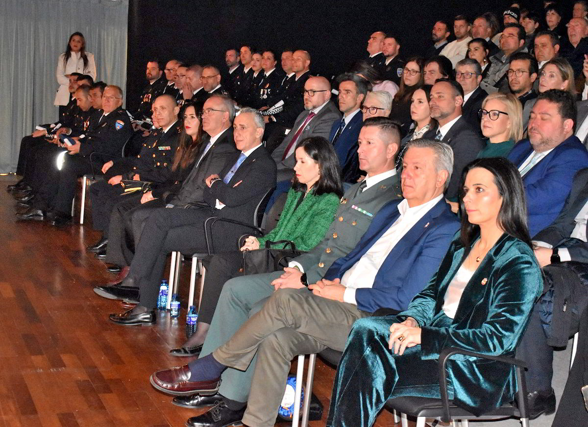 Entrega de condecoraciones a la Policía Local