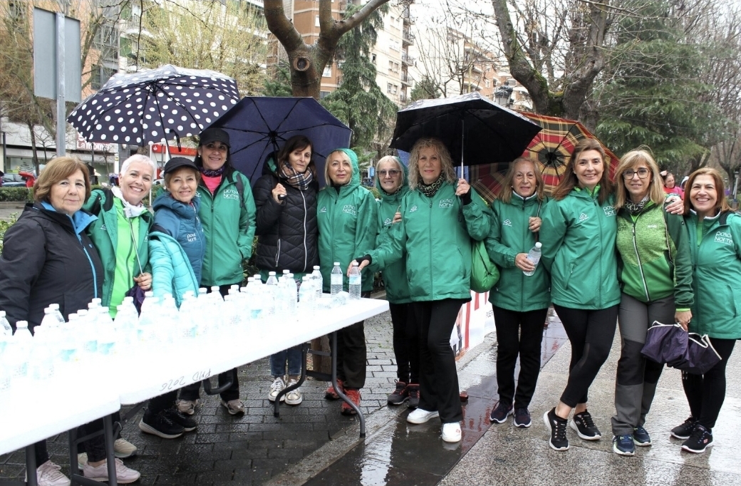 Participantes con paraguas