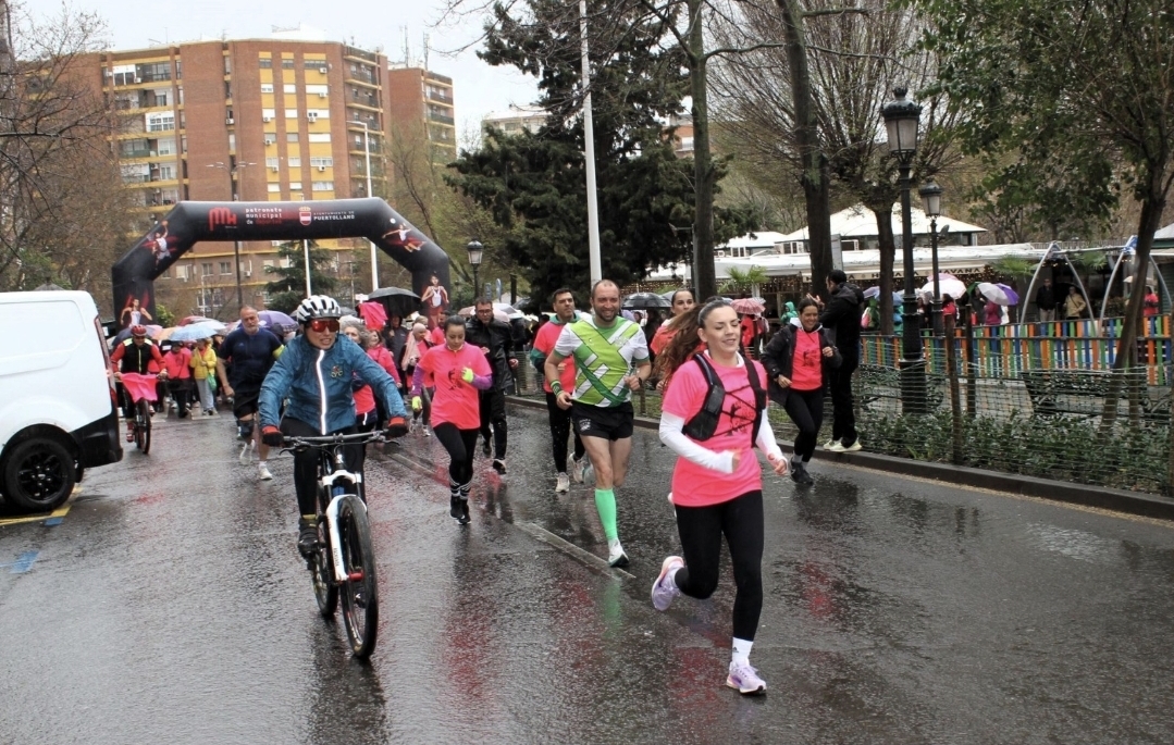 Ciudadanos apoyando la carrera