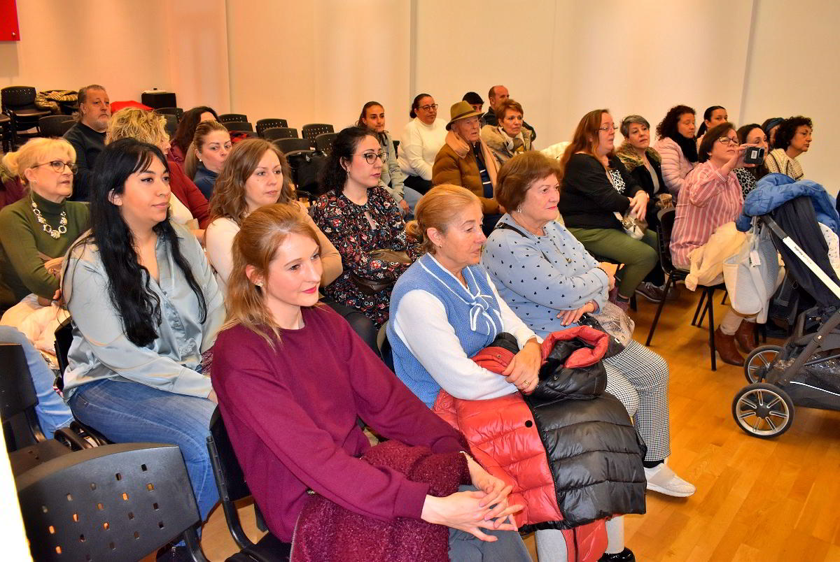 María Gracia Gil: Pilar Fundamental en la Promoción del Bienestar de Usuarios de Asistencia Domiciliaria 1