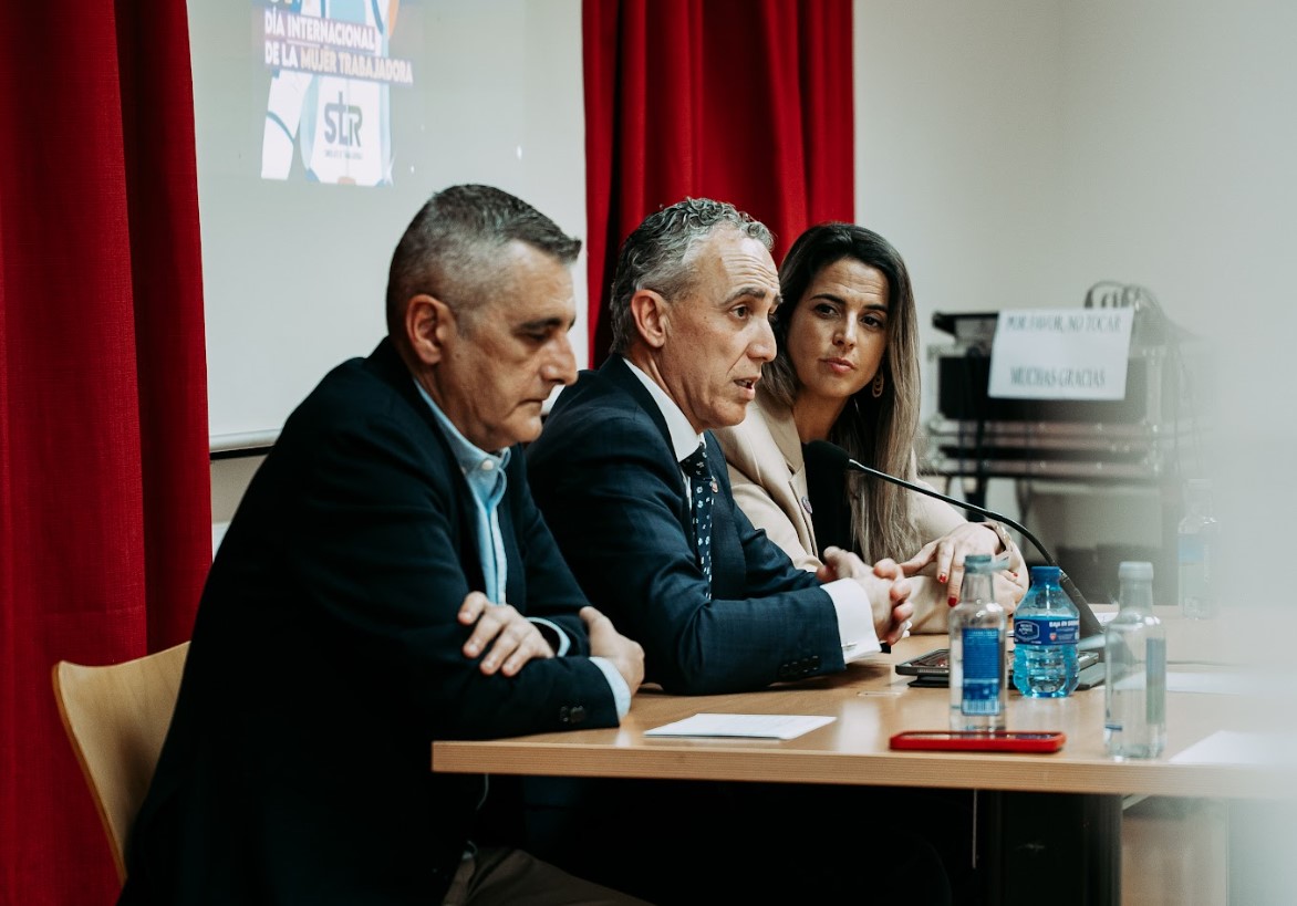 Homenaje a María Luisa Cabañero en el Evento del STR: Participación Destacada del Alcalde de Puertollano 2