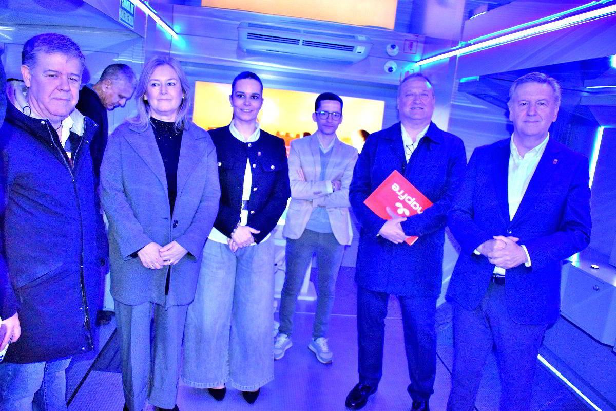 El Bus Finexit abre sus puertas al aprendizaje financiero para estudiantes del CIFP Virgen de Gracia 3