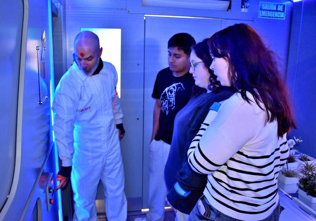 El Bus Finexit abre sus puertas al aprendizaje financiero para estudiantes del CIFP Virgen de Gracia 2