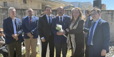 Diputación de Valverde financiará monumento en honor a médicos caídos por COVID-19 tras solicitud del Colegio Oficial.