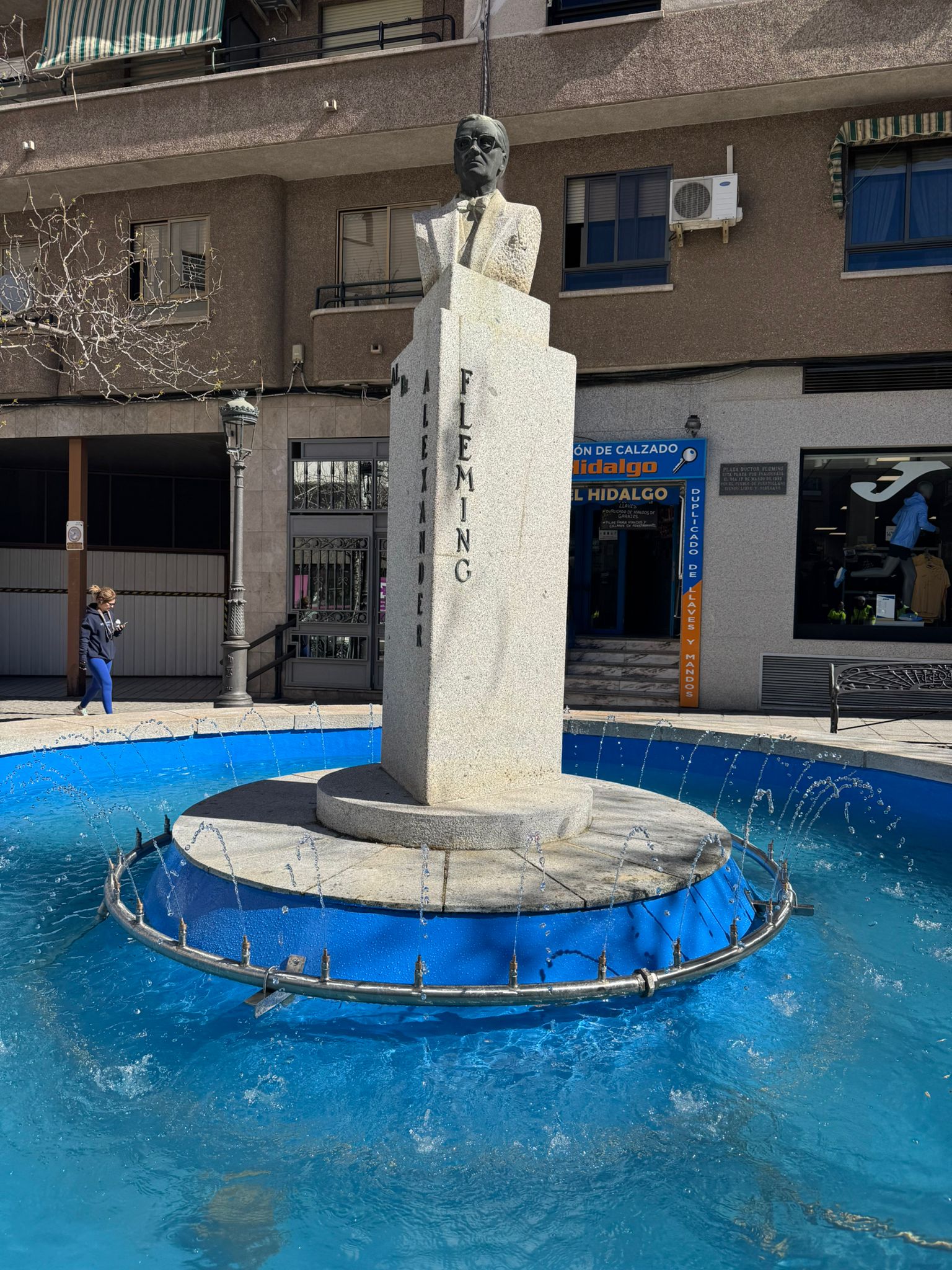 Renace la Fuente de la Plaza Doctor Fleming: Una Restauración Integral Devuelve su Esplendor 2 Renace la Fuente de la Plaza Doctor Fleming: Una Restauración Integral Devuelve su Esplendor 2