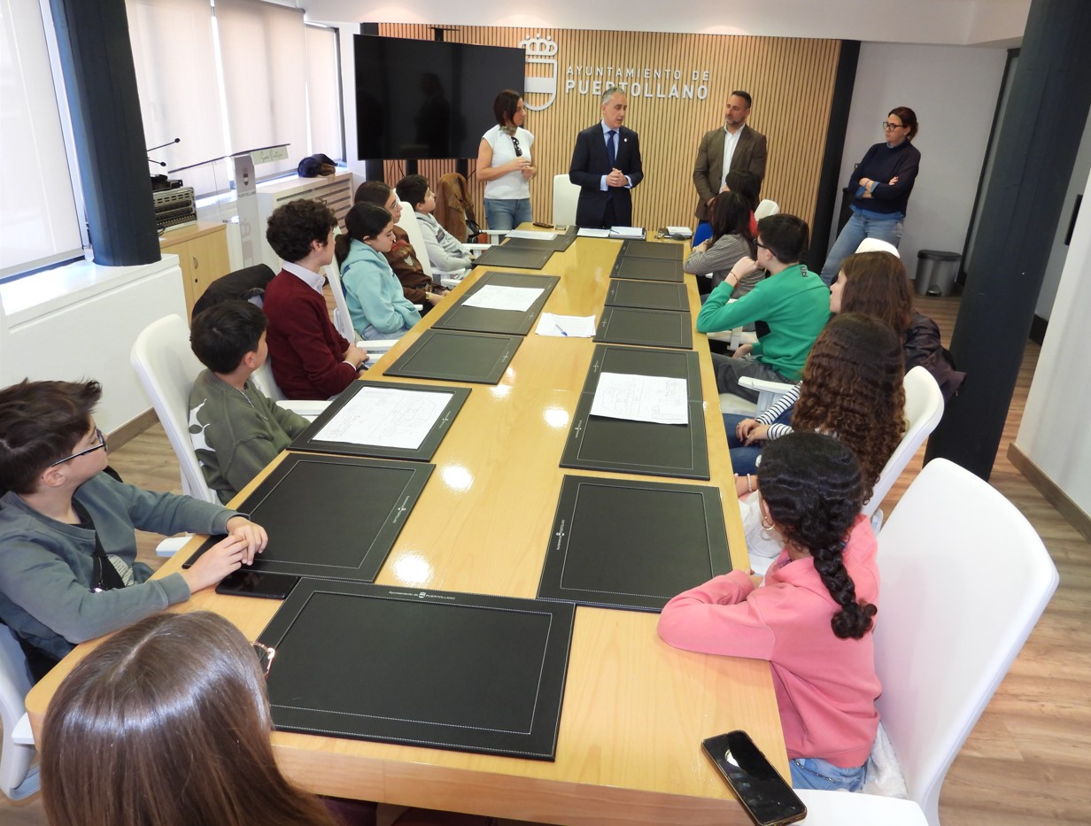 El Ayuntamiento de Puertollano Consulta a Niños y Jóvenes para Rediseñar el Futuro Centro de Juventud 1 El Ayuntamiento de Puertollano Consulta a Niños y Jóvenes para Rediseñar el Futuro Centro de Juventud 1