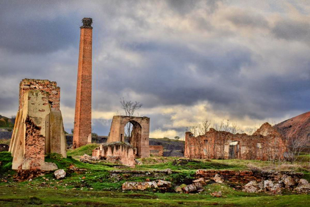 Puertollano a Través del Lente: Pilar García Manzanares Captura la Huella del Carbonífero 5