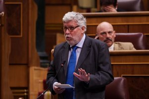 Agustín Santos (Sumar) ve "un escádalo" la 'prioridad nacional' y vaticina que acabará a los tribunales