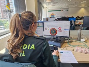 Buscan a una mujer con domicilio en Gerona por estafar 40.000 euros a un vecino de Toledo