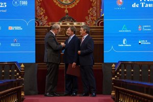 Curro Vázquez recibe en el Senado el Premio Nacional de Tauromaquia: "Los jóvenes se han aficionado como nunca"