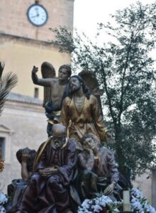 Desprendimientos en la calle Perier obligan a modificar recorridos de cuatro desfiles procesionales en Hellín