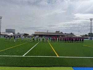 El campo de fútbol municipal de Argamasilla de Alba estrena nuevo césped tras un acondicionamiento integral