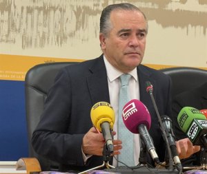 Gregorio responde a PSOE que todas las actuaciones "se hacen públicas" y le acusa de querer "tapar sus vergüenzas"