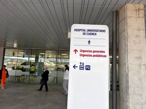 Herido un trabajador tras precipitarse desde 7 metros de altura mientras arreglaba un tejado en Cuenca