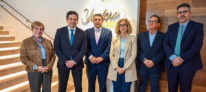 Impulso al Sector Vitivinícola y Agroalimentario en Ciudad Real: Reconocimiento del Presidente de la Diputación en Manzanares