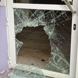 La escritora Julia de la Fuente lanza una iniciativa solidaria para ayudar a las dos librerías vandalizadas en Cuenca