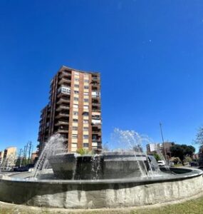 La fuente de la Plaza de España de Talavera vuelve a contar con sistema hidráulico e iluminación tras 15 años inactiva