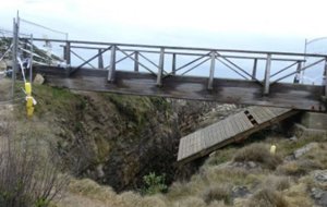 La pasarela de El Bocal colapsó tras la rotura de un herraje de apoyo de las vigas por corrosión