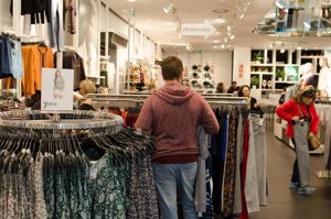 Las ventas del comercio minorista suben un 4,2% en C-LM en marzo, por encima de la media nacional