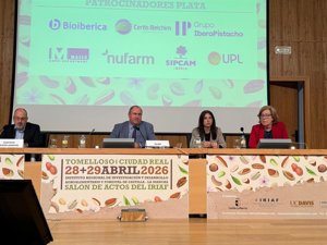 Lizán pone en valor el liderazgo nacional e internacional de C-LM en frutos secos y su proyección de futuro