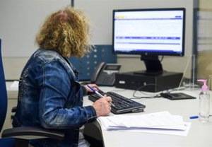 Los contribuyentes podrán pedir cita desde este miércoles para la atención telefónica de la Renta