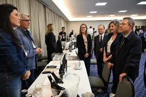 Page presume en Brasil de que C-LM lidera la confianza empresarial por su estabilidad financiera y económica