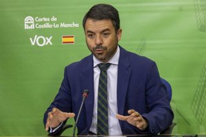 Vox C-LM replica a Inés Cañizares que "cuando estuvo en las altas esferas del partido no se quejó" de cómo se financiaba